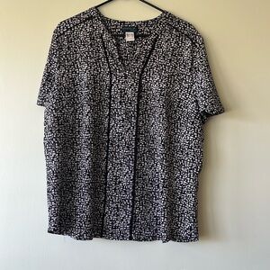 Women’s Creation L short sleeve black and white v neck blouse size US 14
